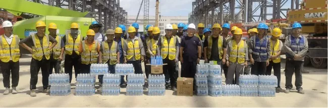 Group photo of workers during overseas construction